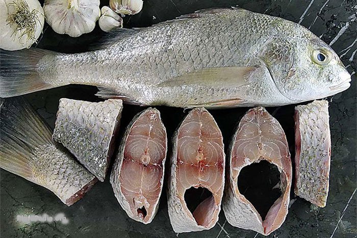 چگونه بوی ماهی سنگسر را بگیریم؟